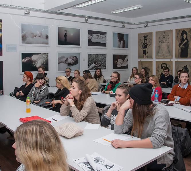 spotkanie z Dorotą Wróblewską w SAPU 20 osobowości mody na 20-lecie Szkoły Artystycznego Projektowania Ubioru (1)