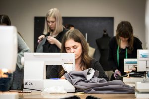 international school, fashion school, best fashion school, SAPU, kurs rysunku, study fashion in Poland, kurs szycia, szkoła szycia, warsztaty szycia, szkoła mody, projektowanie mody,