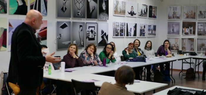 Wartość szycia – akcja i spotkanie influencerów w Krakowskich Szkołach Artystycznych.